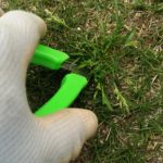 【レビュー】草抜きニッパーで芝生の雑草を簡単にサクッ!!